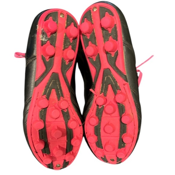Brava Black and Pink Girl's Soccer Cleats Preowned in great condition, size‎ 1. - Picture 5 of 7